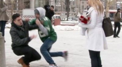 Le-roban-el-anillo-en-plena-propuesta-de-matrimonio-500x281