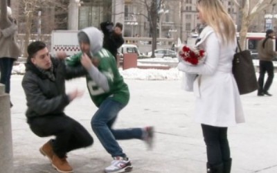 Le-roban-el-anillo-en-plena-propuesta-de-matrimonio-500x281