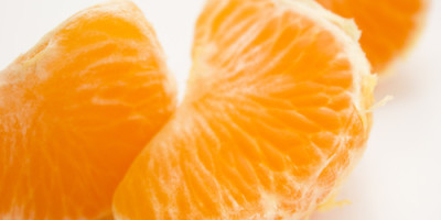 Comer-mandarina-500x325